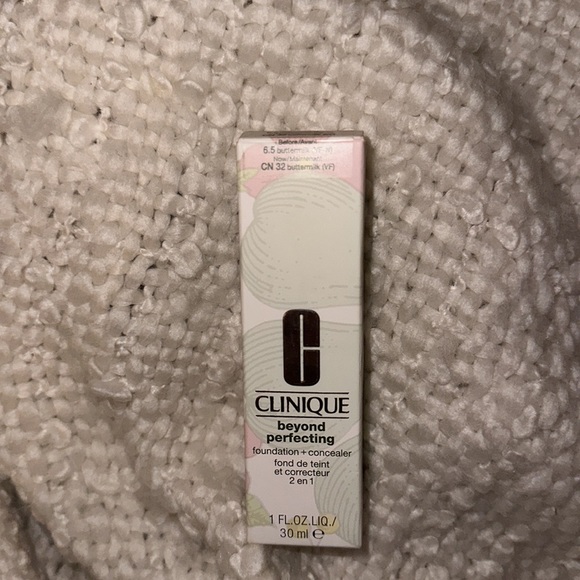 Clinique Beyond Perfecting Foundation
+ Concealer 6.5 buttermilk - Picture 5 of 7
